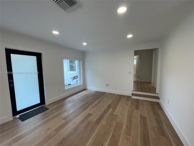 Building Photo - 936 S Alhambra Cir