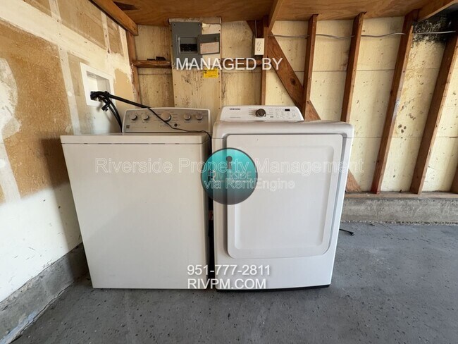 Building Photo - 9505 Arlington Ave