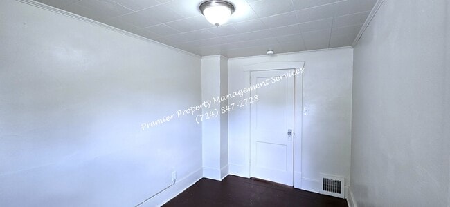 Building Photo - 519 Wengler Ave