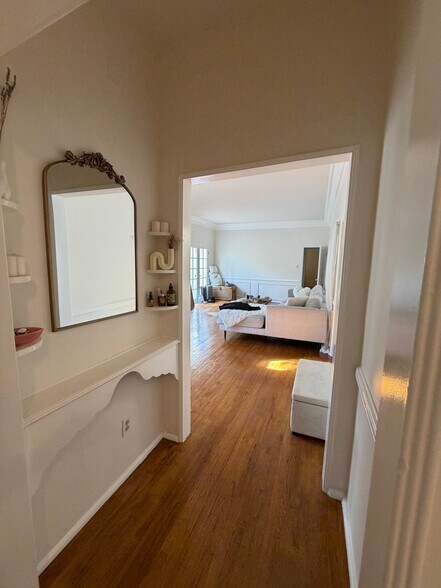 Building Photo - 9969 Robbins Dr