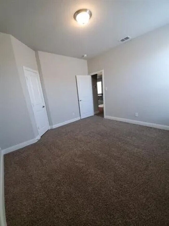 Building Photo - Coming Soon! 4BR/3.5BA | Updated Single Family Home | 2-Car Garage Parking | Fenced backyard