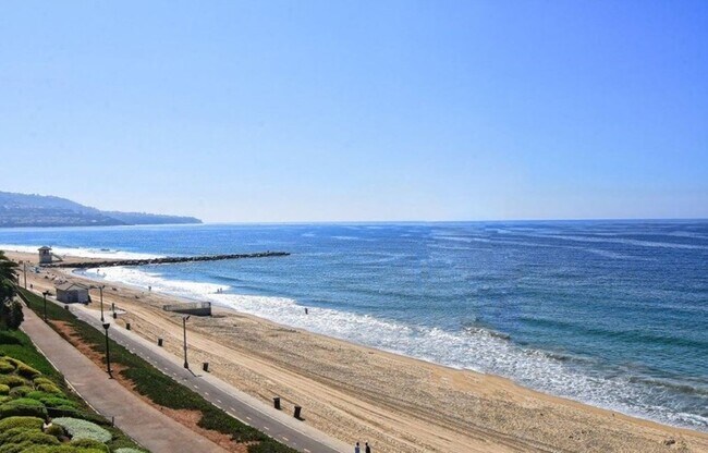 Building Photo - Upper 1+1