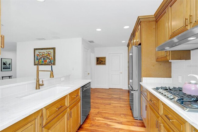 Building Photo - 1640 Palm Ave