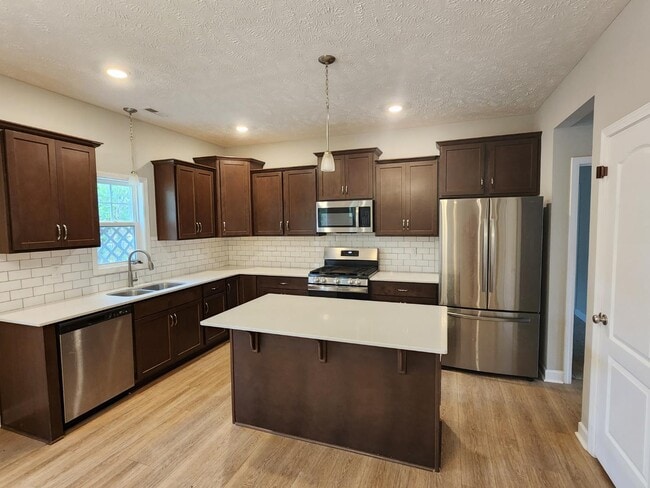 Building Photo - 111 Clearwater Harbor