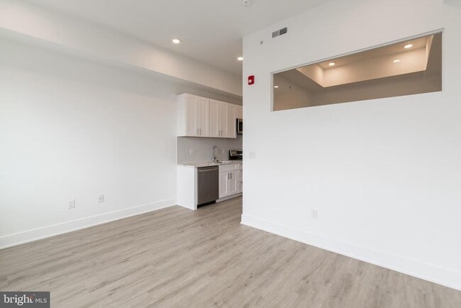 Building Photo - 1622 Point Breeze Ave