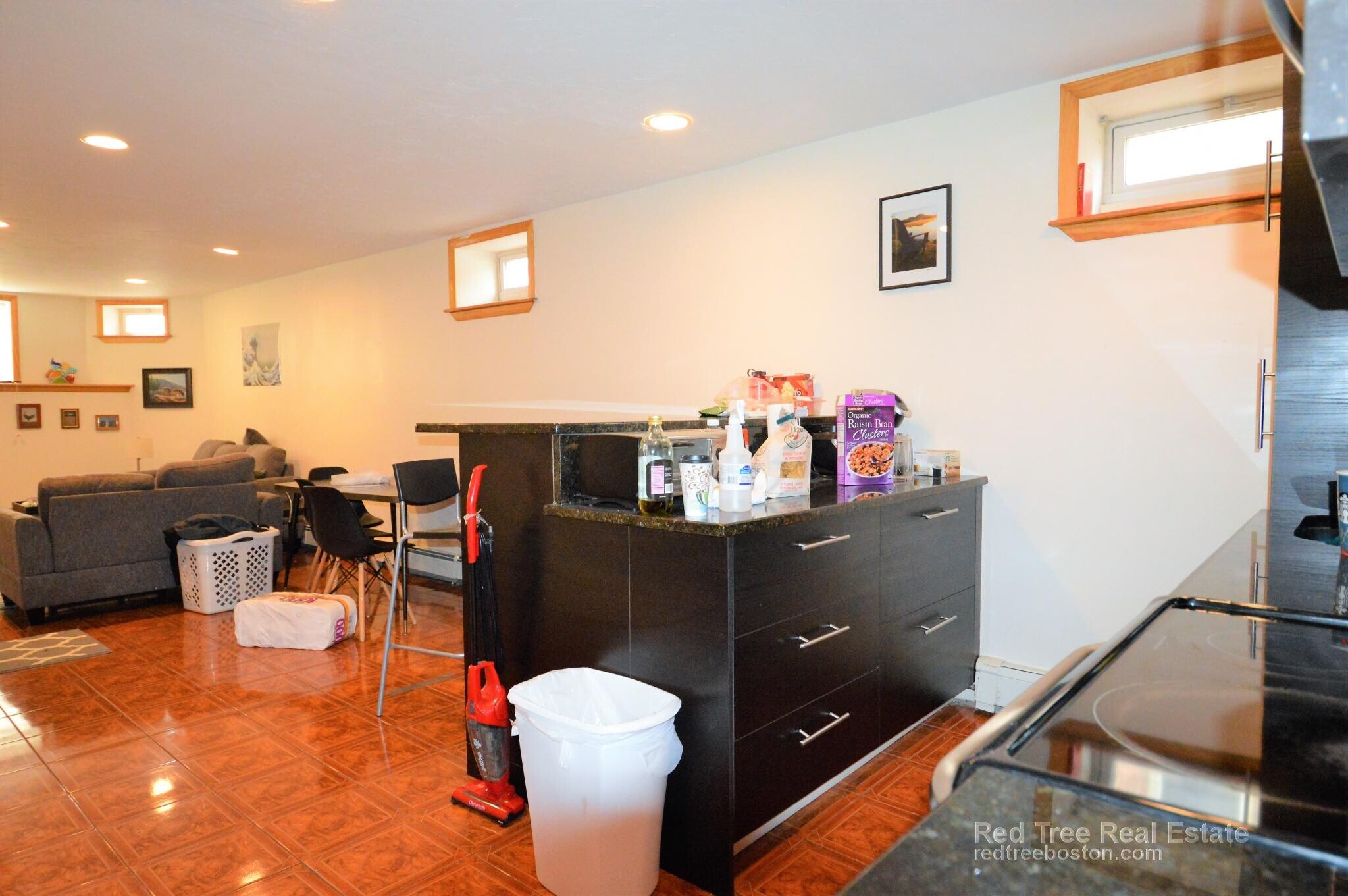 Building Photo - 79 Thatcher St