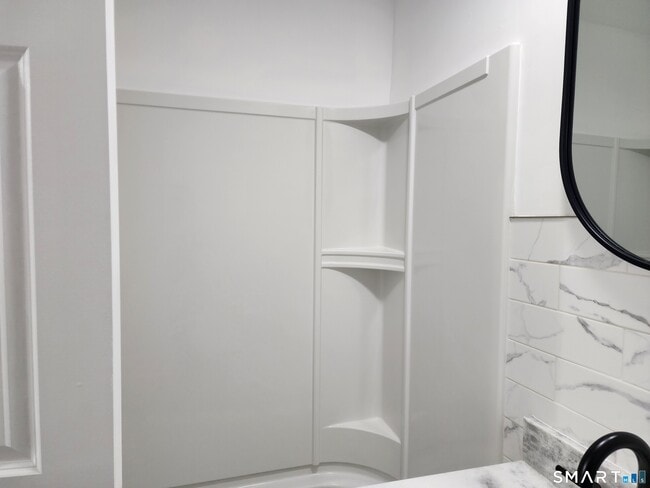 Building Photo - 71 Towne House Rd