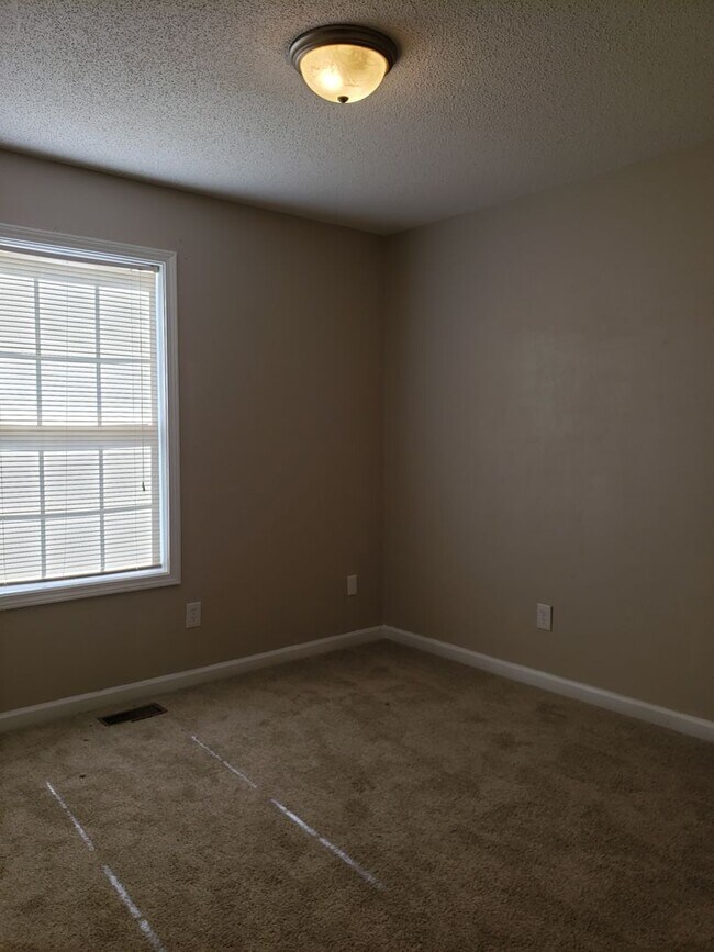 Building Photo - Come home to Serenity - 3 bedroom 2 bathro...