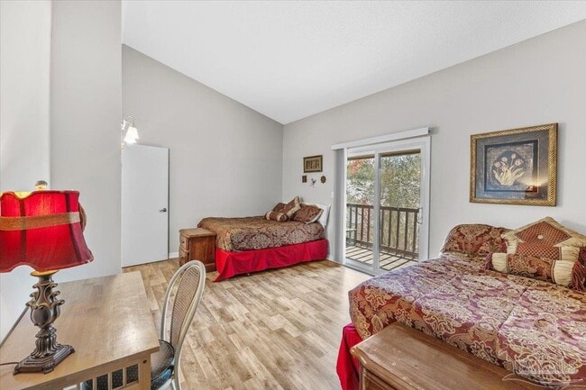 Building Photo - 3345 E Lloyd St