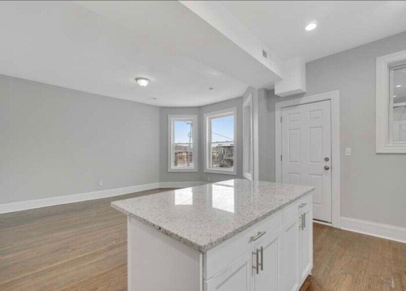 Dining Area/Kitchen - 6234 S Rhodes Ave