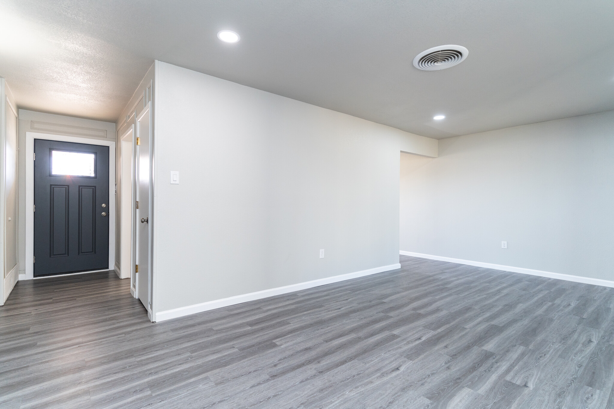 Main Living Room - 4220 Wayside Ave