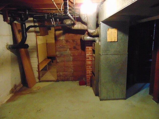 Building Photo - Adorable 3BD Home with Tons of Vintage Charm!