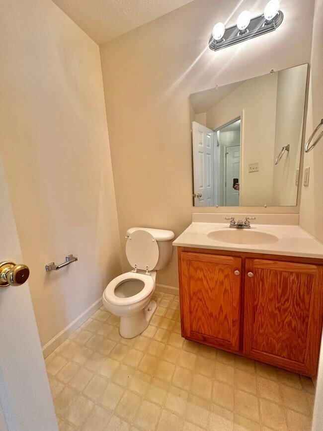 Building Photo - Townhome for Rent in Taylor Springs *****For a limited time, get your first month’s rent at HALF ...