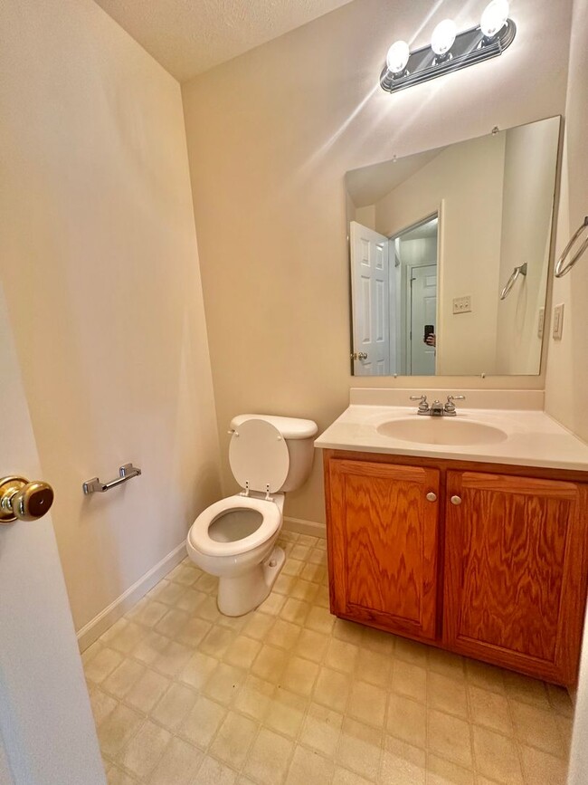 Building Photo - Townhome for Rent in Taylor Springs