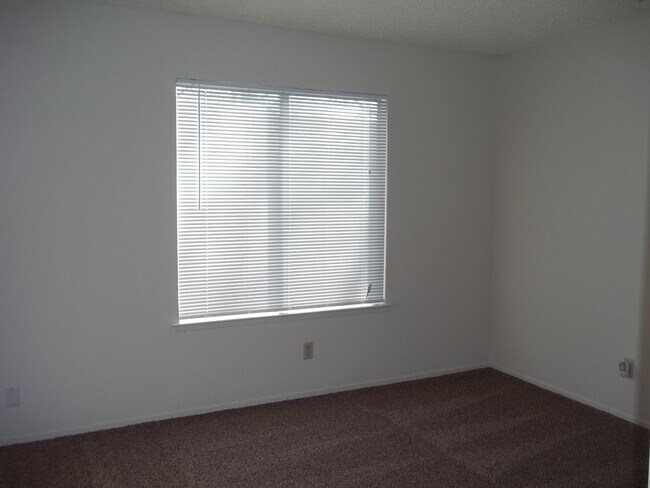 Building Photo - West Clovis location,  potential Buchanan ...
