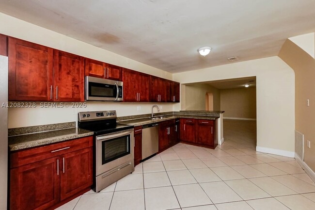 Building Photo - 623 W 63rd Dr