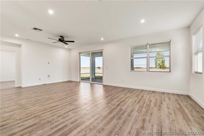 Building Photo - 14143 SW Safi Ter