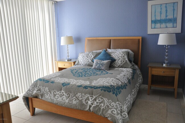 Building Photo - 601 1st St