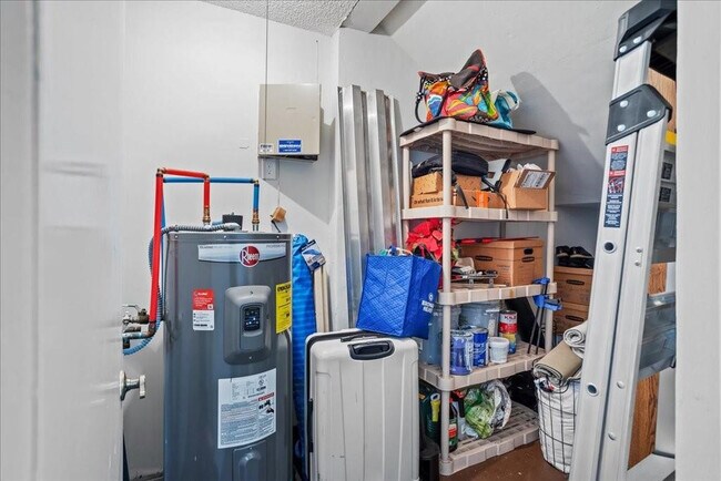 Building Photo - 5670 Coach House Cir
