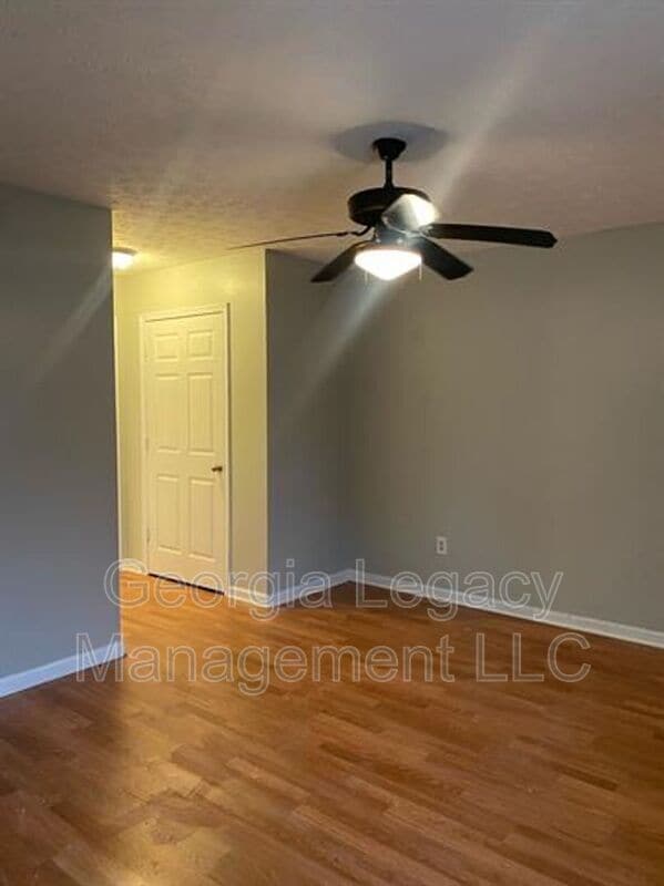 Building Photo - 896 Campbell St