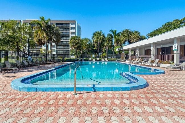 Building Photo - 1250 S Military Trail