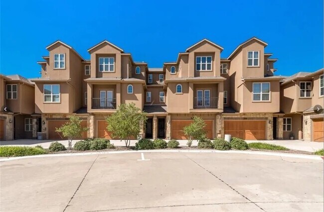 Building Photo - 2630 Villa Di Lago Dr
