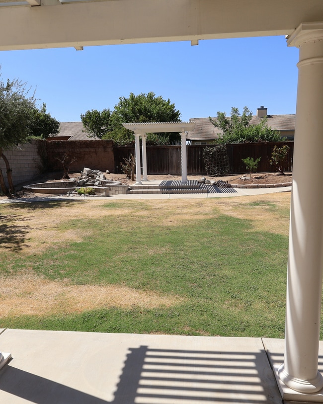 Building Photo - Spacious Beautiful 4-bedroom, 2-bath single-family home in Northwest Bakersfield, Move In Today!