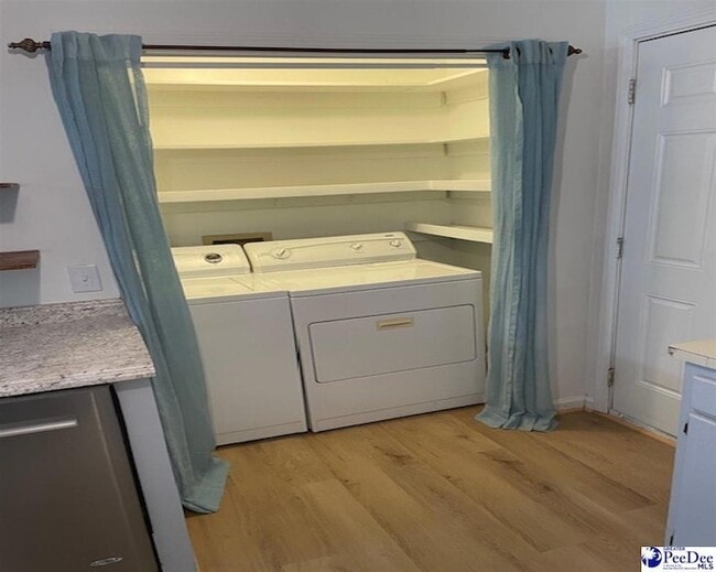 Building Photo - 1724 W Pine Lake Dr