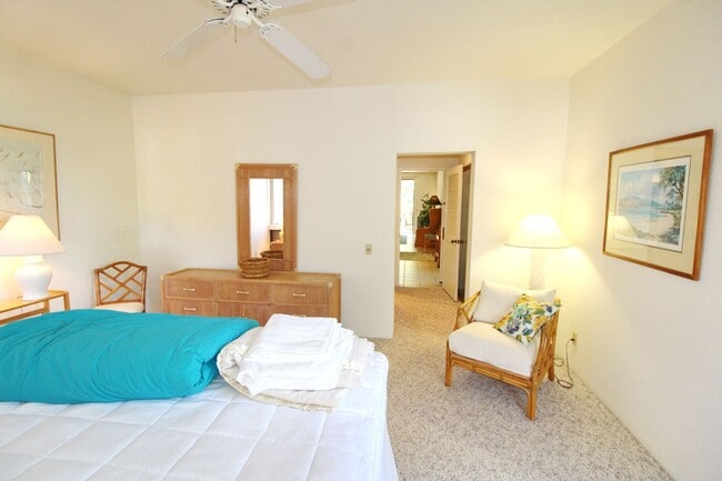 Building Photo - Spacious Furnished Grand Champions End Unit Available