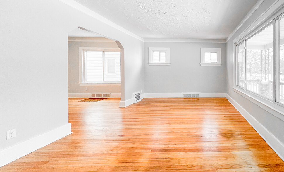 Living Room - 967 Alberta St