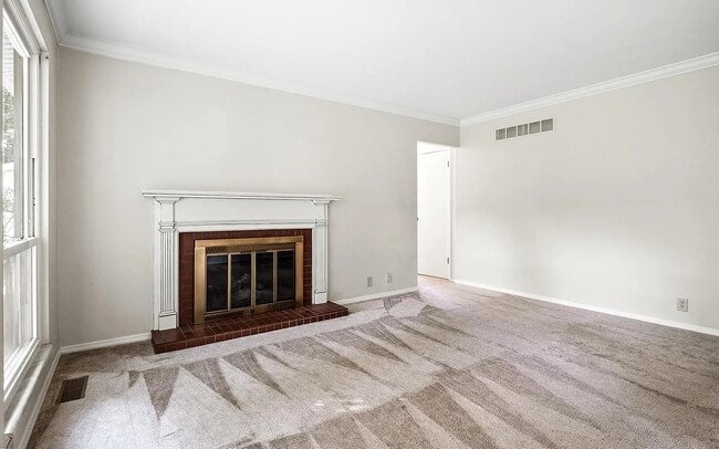 Building Photo - 3375 Brunswick Dr