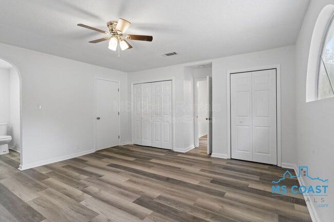 Building Photo - 340 Hiller Dr