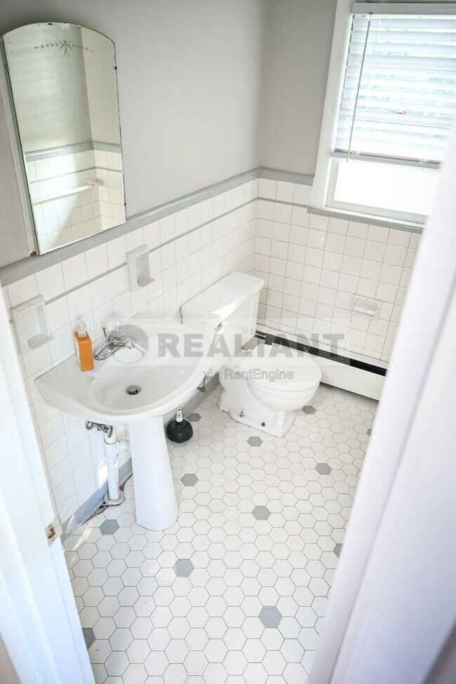 Building Photo - 517 N 3rd St