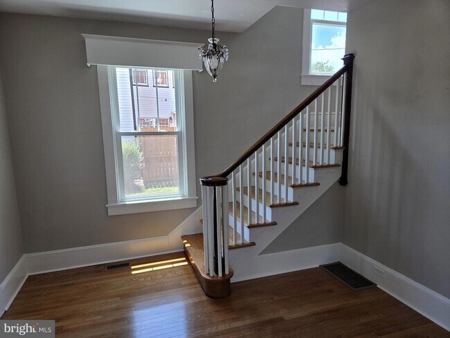 Building Photo - 240 S Holliday St