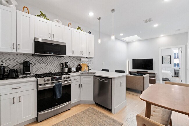 Building Photo - 406 Madison St