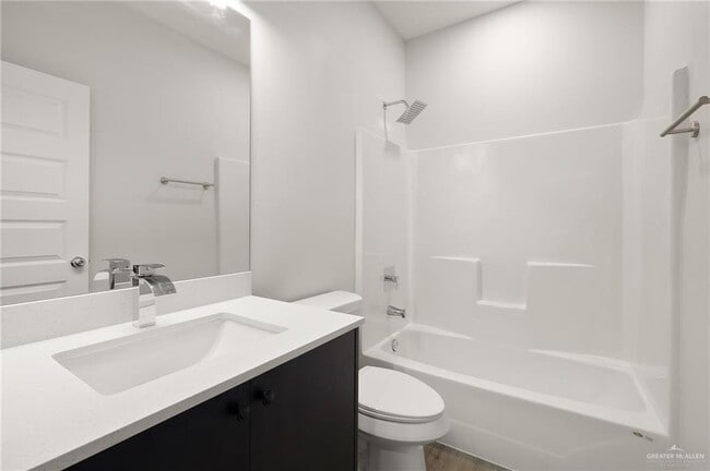 Building Photo - 18 Larkspur Ave