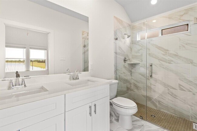 Building Photo - 6643 Escondido Dr