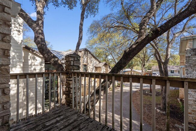 Building Photo - 3610 Fleetwood Dr