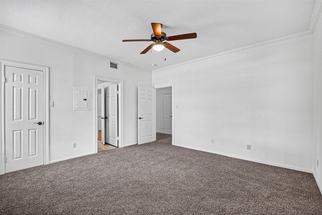 Building Photo - 2700 Revere St