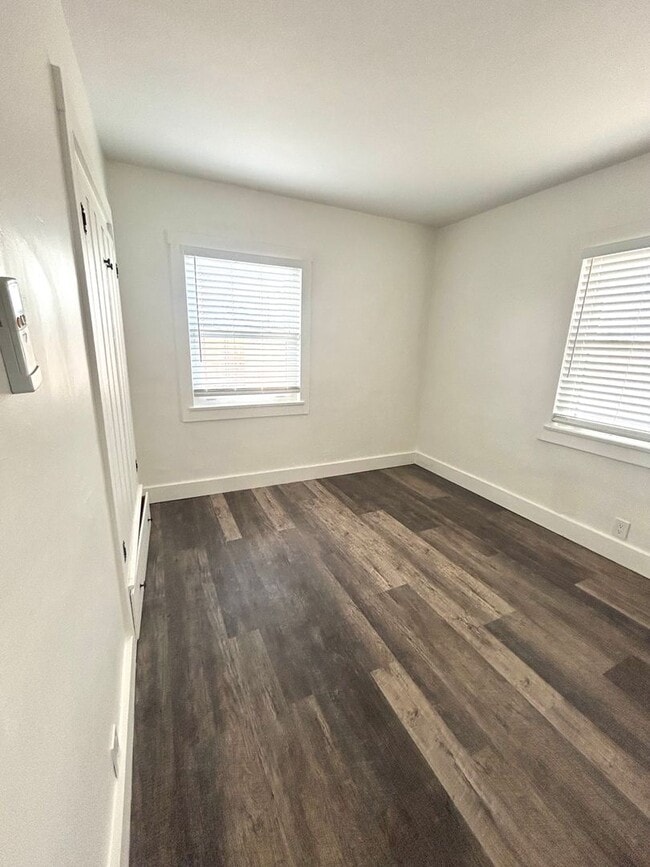 Building Photo - 6623 La Luna Ave