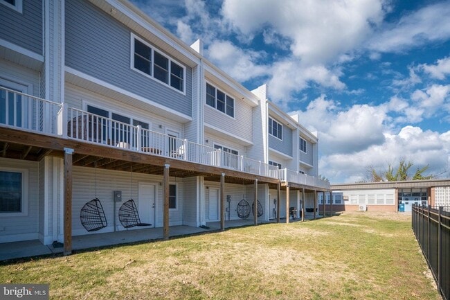 Building Photo - 308 Douglas Ave