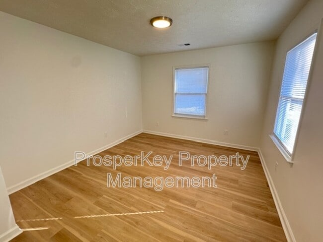 Building Photo - 205 25th St