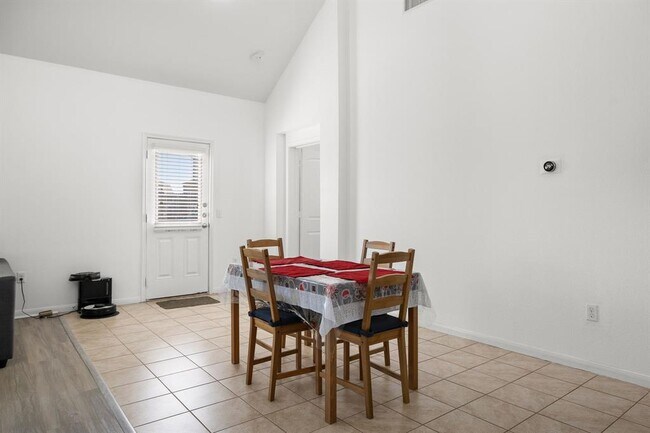 Building Photo - 121 Leona River Trl