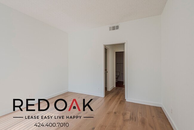 Building Photo - 884 Palm Ave