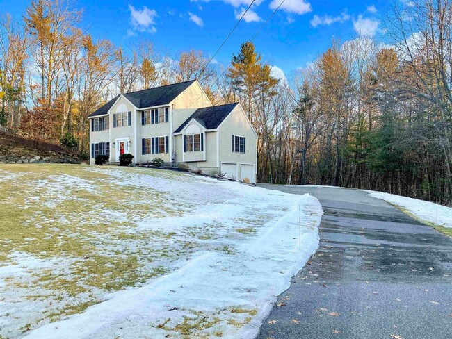 Building Photo - Large Suburban Single Family Home