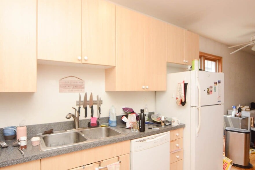 Building Photo - 819 N Wood St