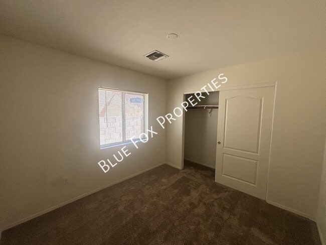 Building Photo - 270 E Shore Cliff Pl