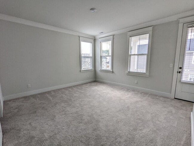 Building Photo - Beautiful 4 Bedroom Home Located on John's...