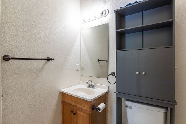 Building Photo - 3310 Silver Oaks Dr