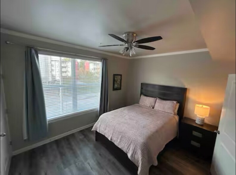 Building Photo - 305 W Second St